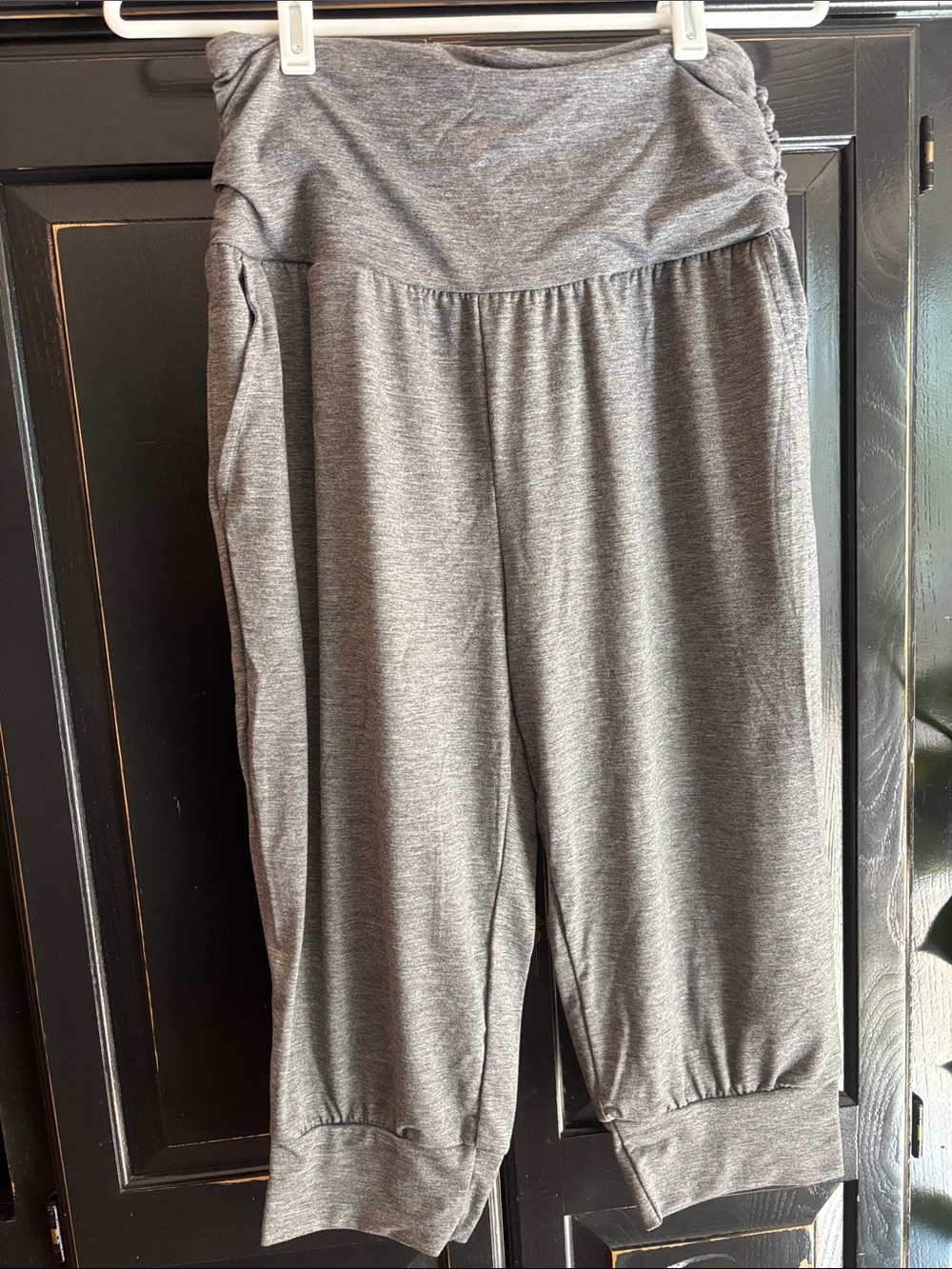 HALARA Black Jogger-Style Harem Capris
